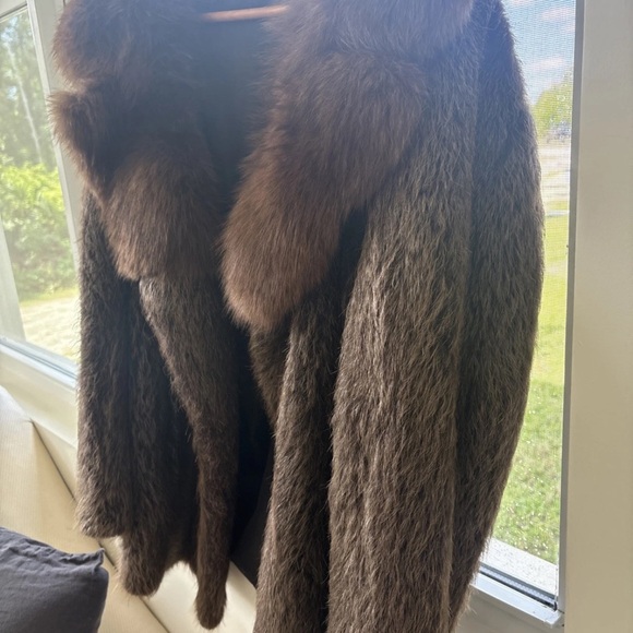 EUC Vintage Sable Brown Fur Coat with Leather Trim and Pockets - Picture 2 of 3